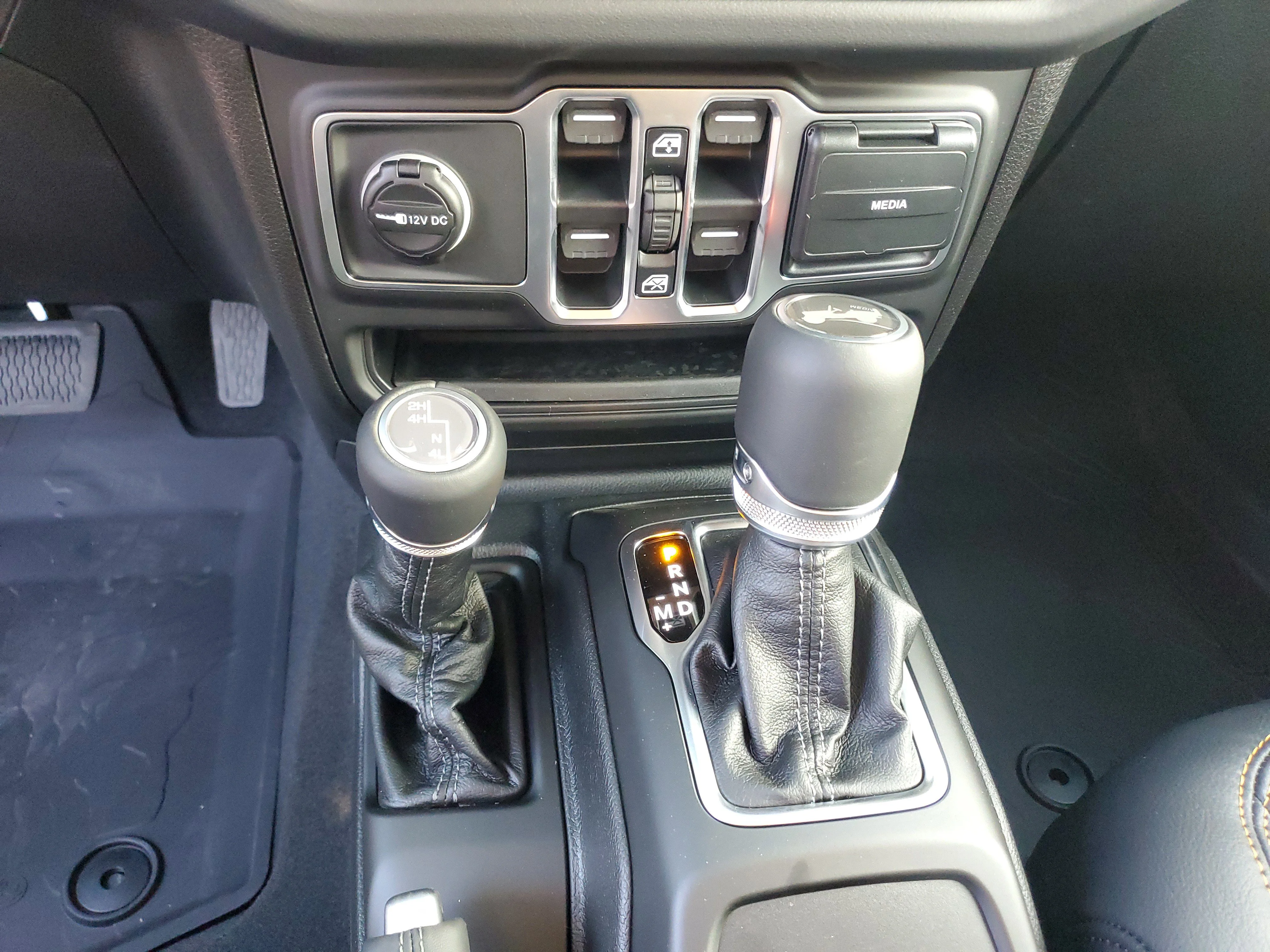 New 2026 Anvil Clear-Coat Exterior Paint Jeep Sahara image 21