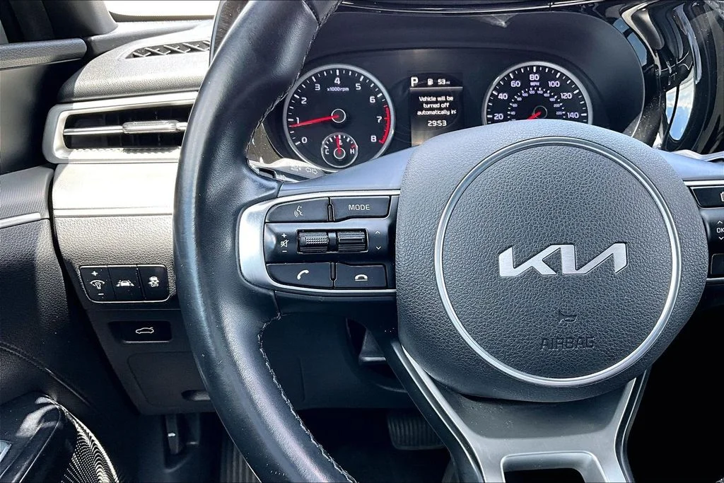 Used 2022 White Kia GT-Line image 11