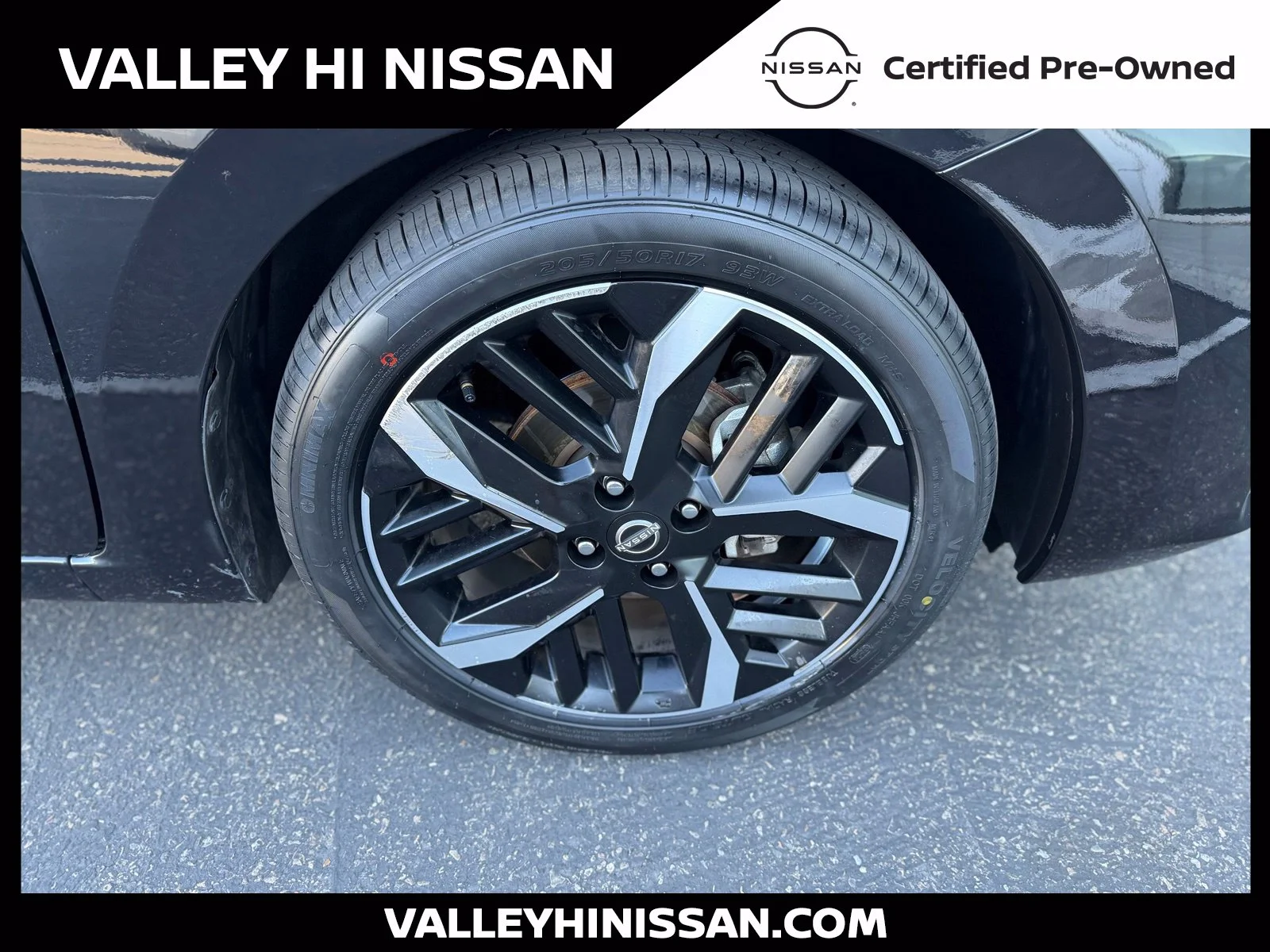 2024 Nissan Versa Sedan SR - Photo 11