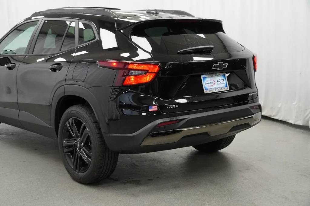 New 2026 Mosaic Black Metallic Chevrolet ACTIV image 37