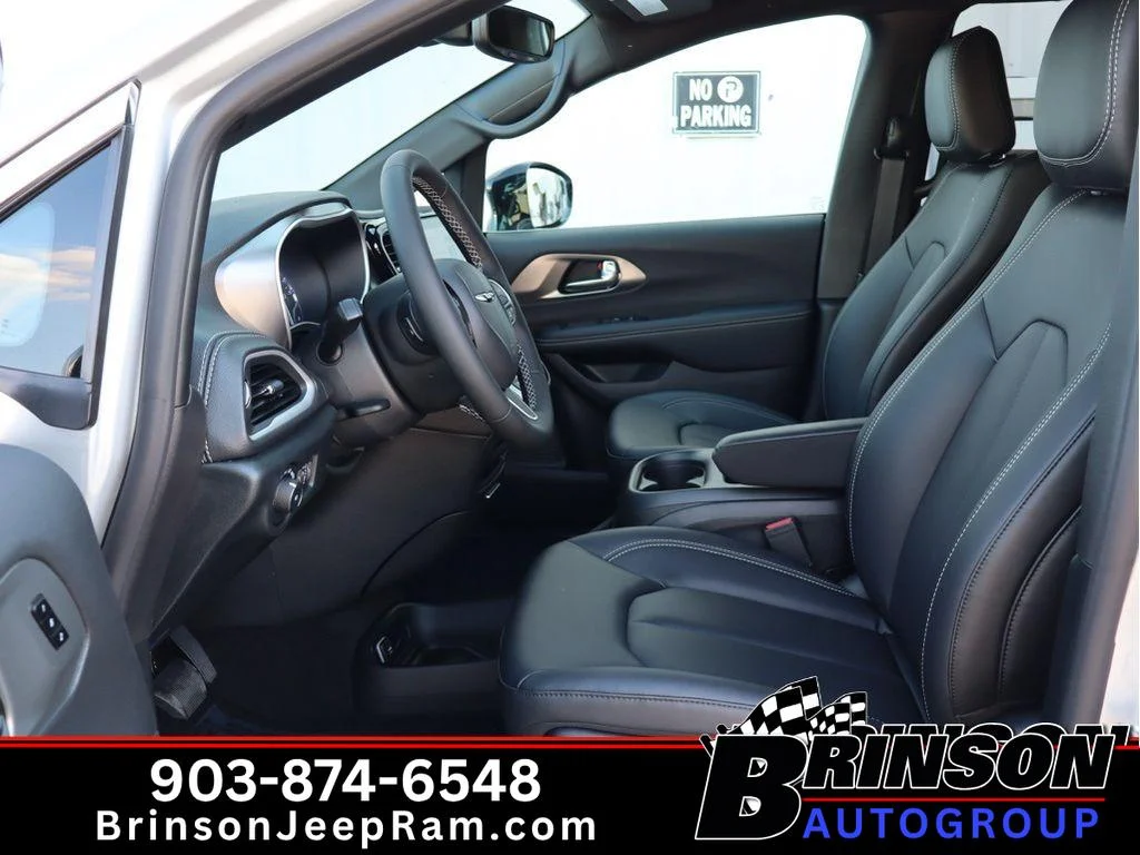 2026 Chrysler Pacifica Select - Photo 11