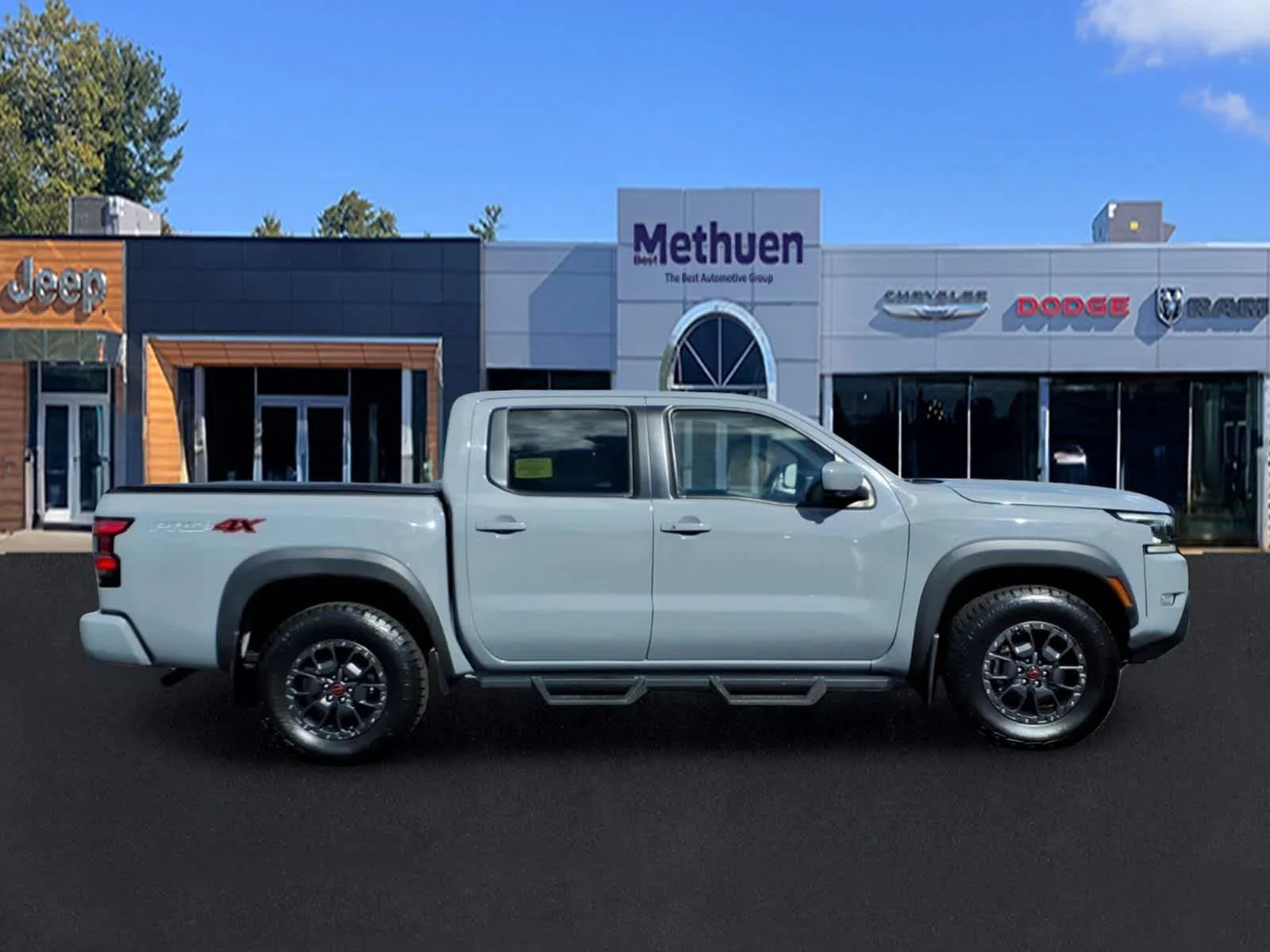 Used 2022 Boulder Grey Pearl Nissan PRO-4X image 2
