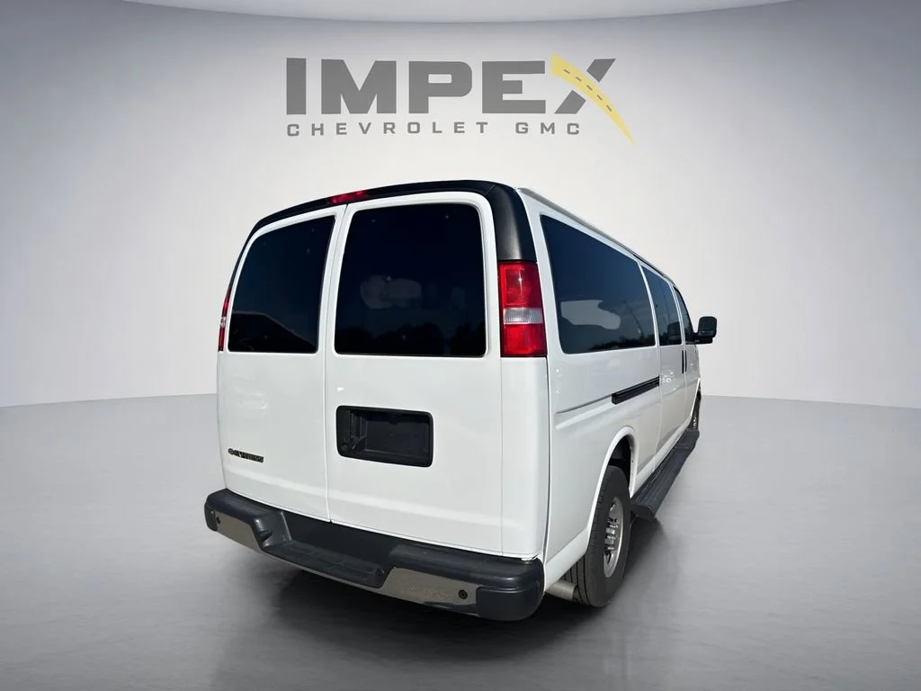 Used 2025 Summit White Chevrolet 1LT image 4