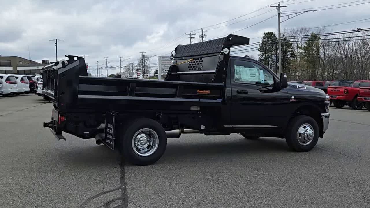 New 2026 Diamond Black Crystal Pearl-Coat Exterior Paint RAM Tradesman image 8