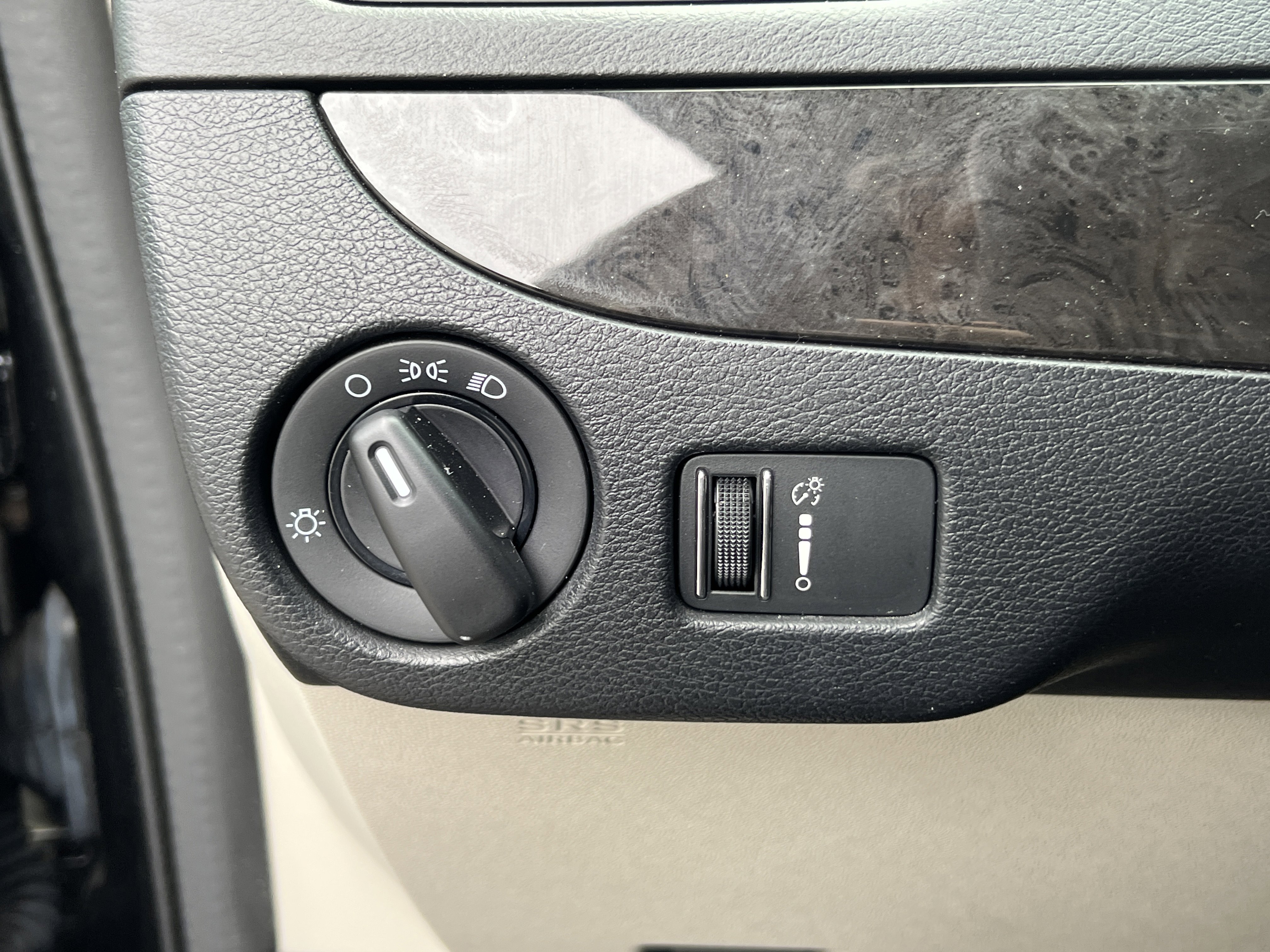 Used 2019 Black Onyx Crystal Pearlcoat Dodge SE image 25