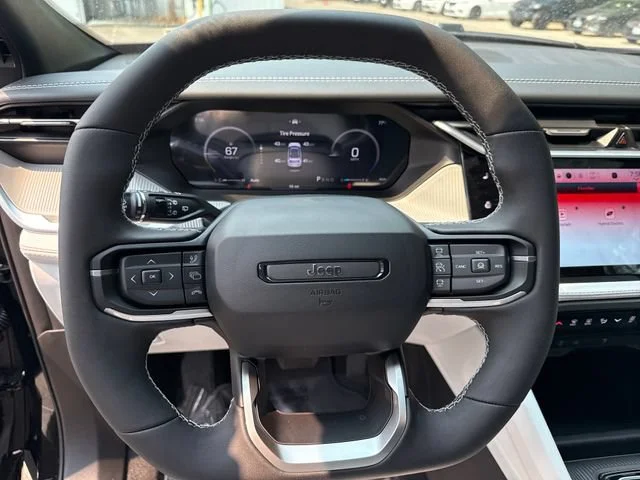 New 2026 Diamond Black Crystal Pearlcoat Jeep Limited image 18