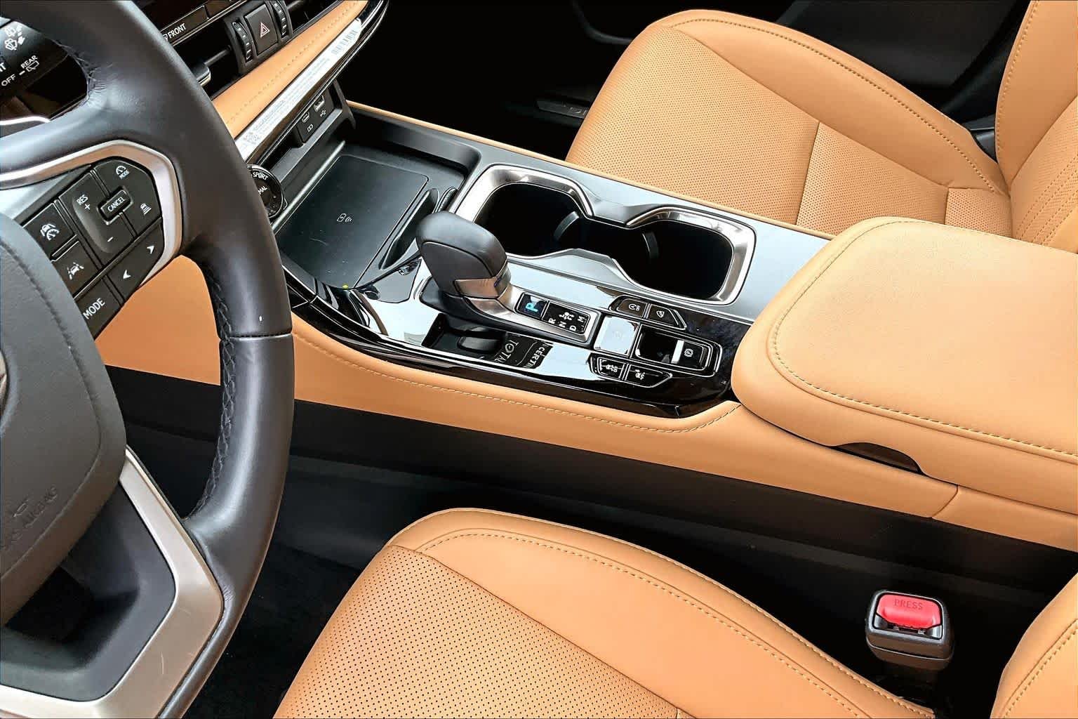 Used 2026 Ultra White Lexus Premium image 17