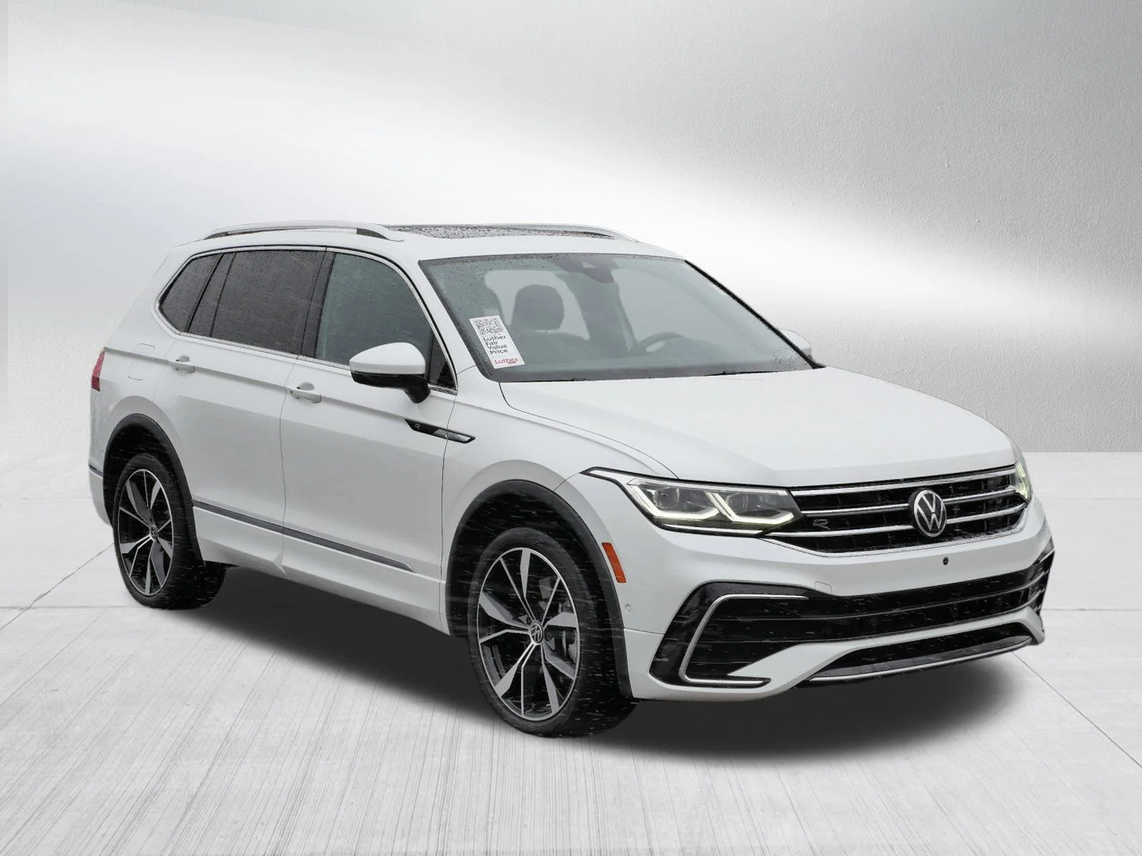 Used 2022 Oryx White Pearl Volkswagen SEL R-Line image 1