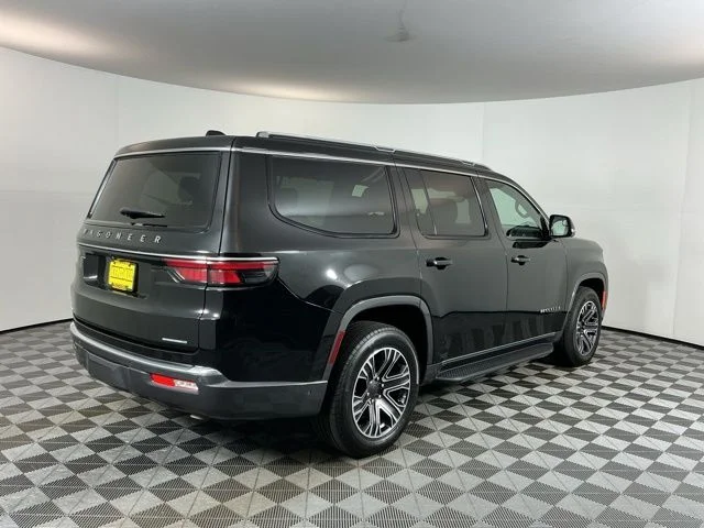 Used 2022 Diamond Black Crystal Pearlcoat Jeep Series III image 4