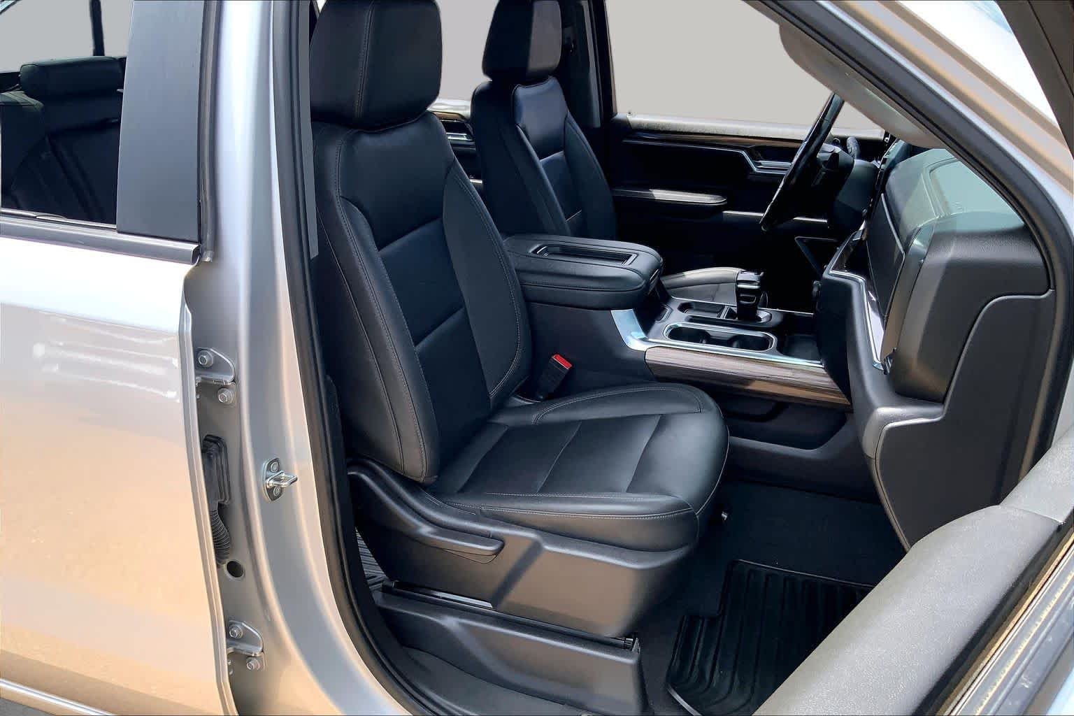 Used 2022 Silver Ice Metallic Chevrolet RST image 8