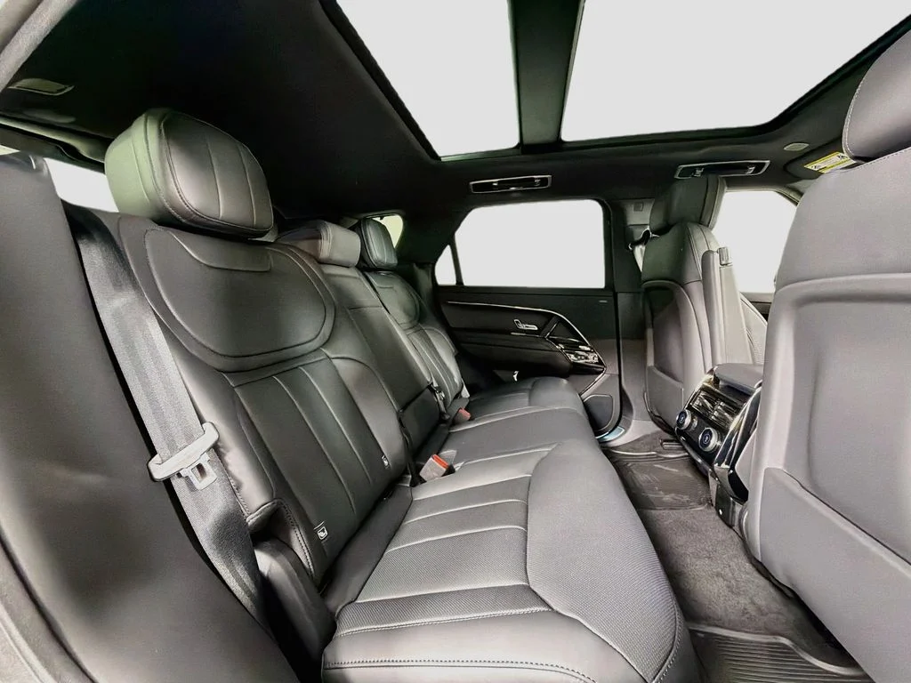 New 2026 Santorini Black Land Rover Dynamic SE image 29