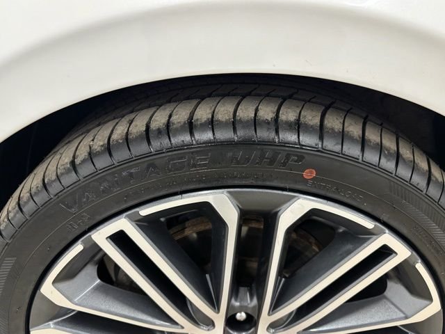 Used 2023 White Kia GT image 8