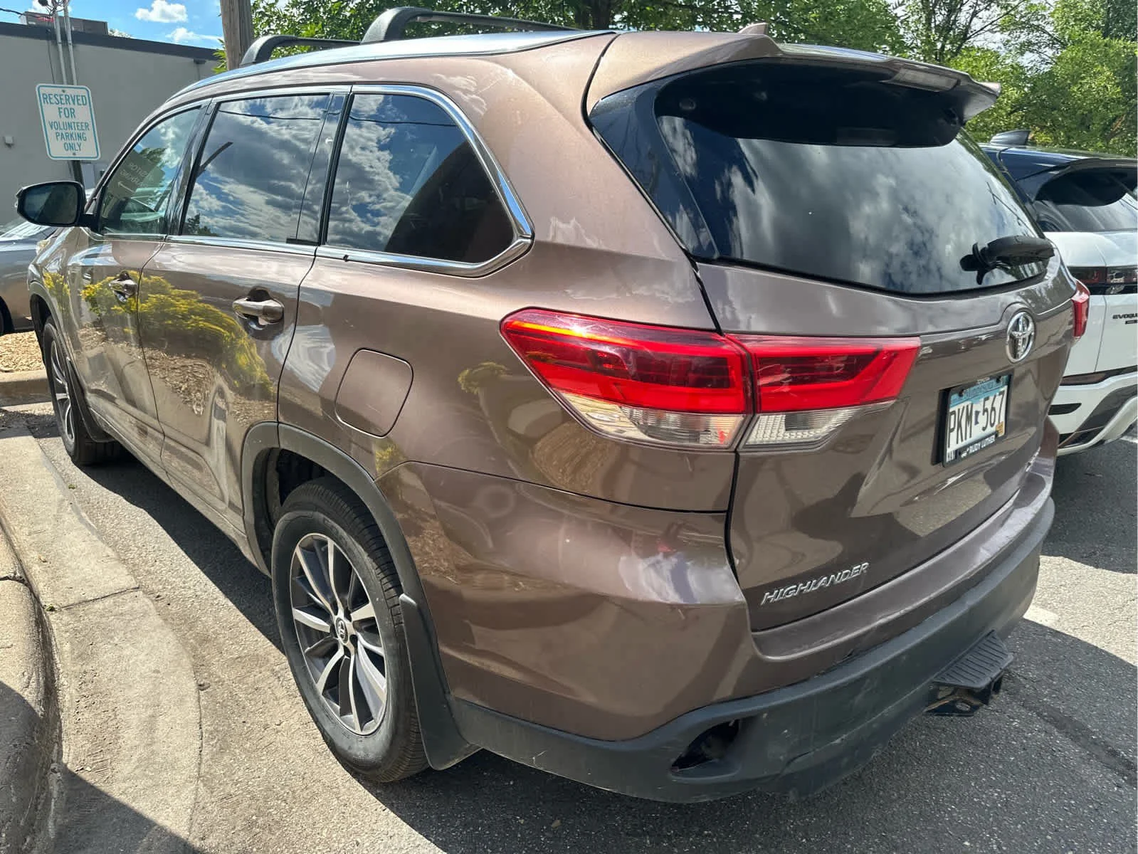 Used 2017 Toasted Walnut Pearl Toyota XLE image 2