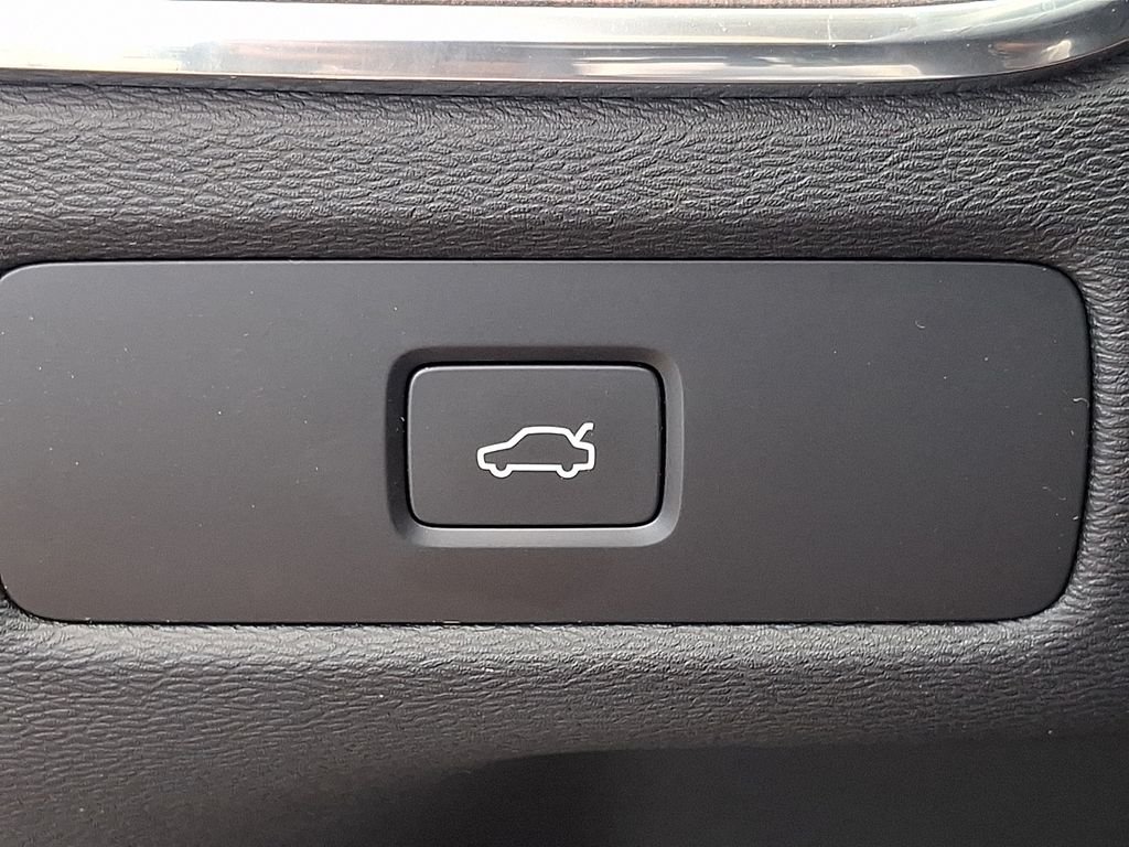 Used 2023 White Volvo B5 Plus Bright Theme image 27