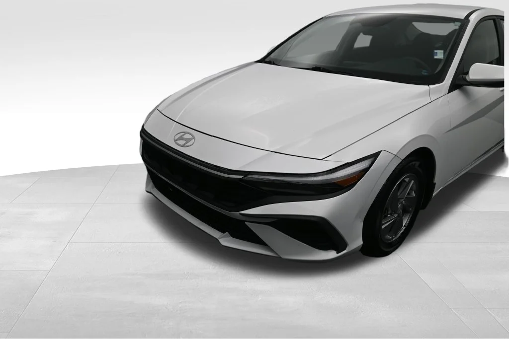 Used 2024 White Hyundai SE image 10