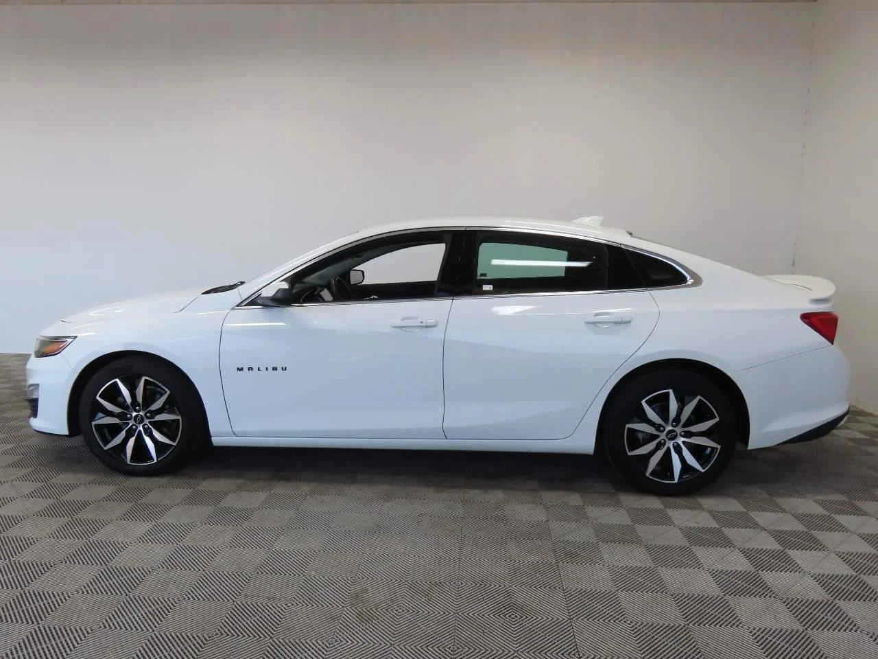 Certified Used 2025 Summit White Chevrolet RS image 5