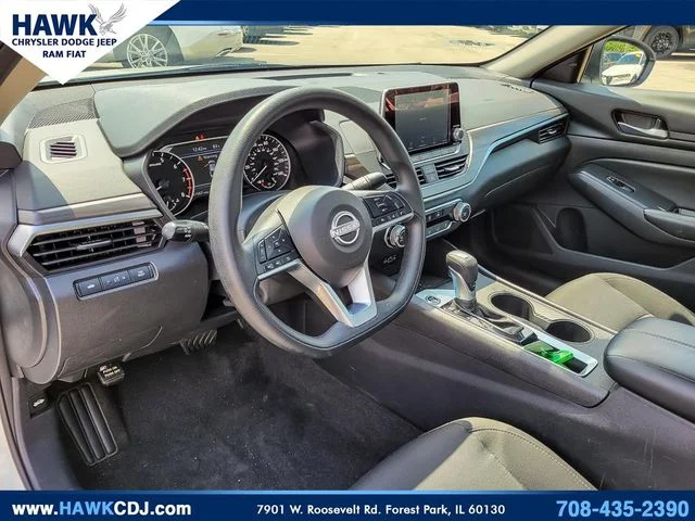 Used 2025 White Nissan 2.5 SV image 9