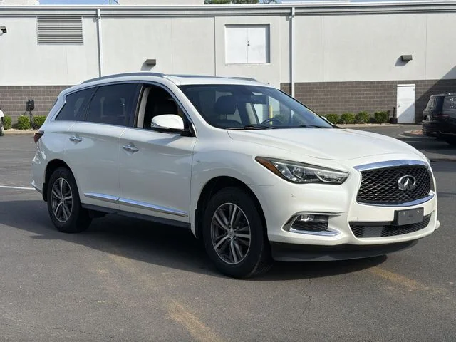 Used 2017 White INFINITI Base image 6