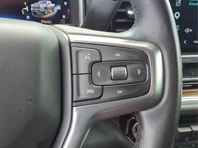 Used 2025 Summit White Chevrolet LT image 14