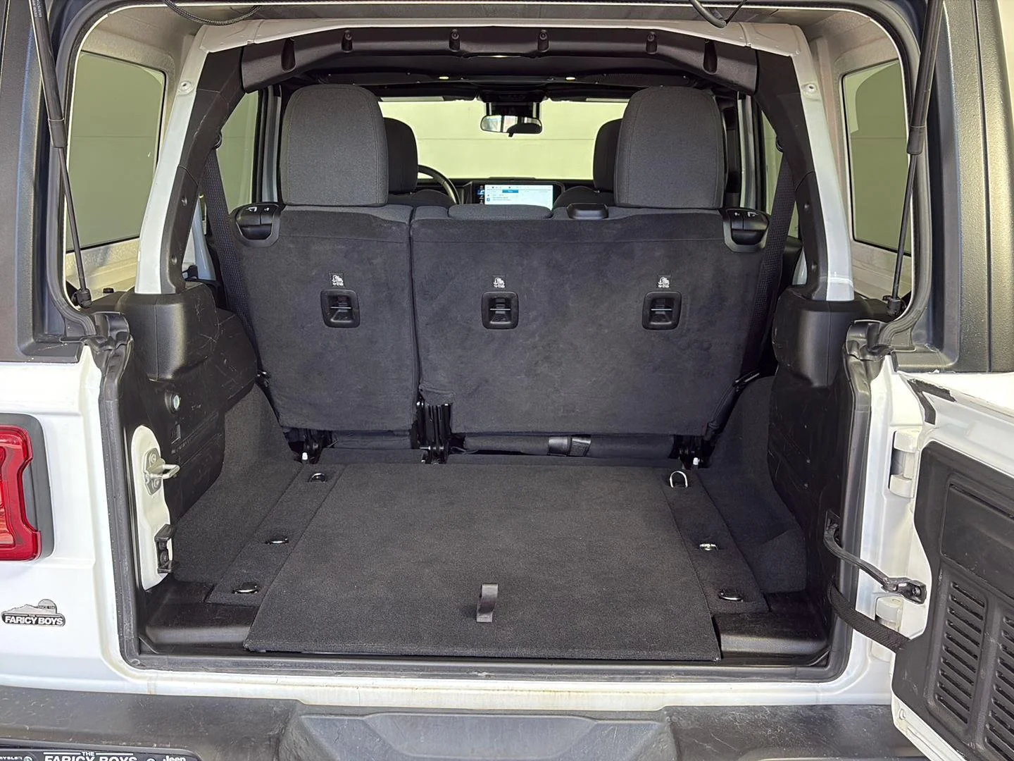 Used 2024 Bright White Clearcoat Jeep Rubicon image 8