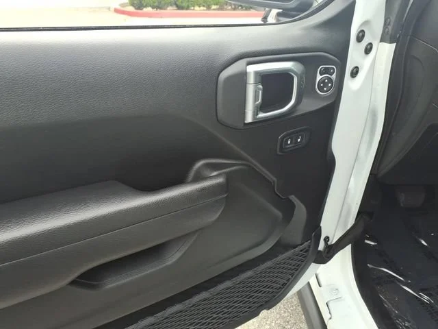 Used 2025 White Jeep 4-Door Rubicon 4x4 image 15