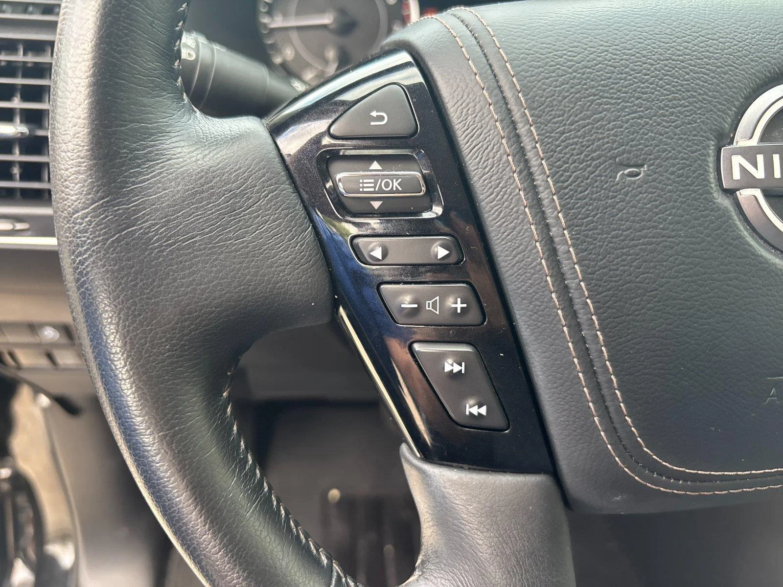 Used 2024 Super Black Nissan Platinum image 19
