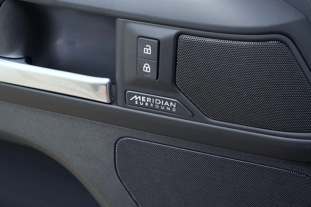 New 2026 Fuji White Land Rover X-Dynamic SE image 11
