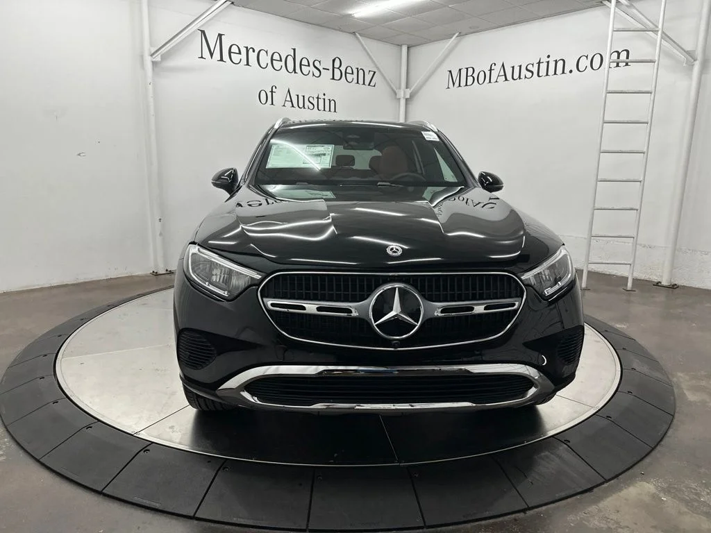 New 2027 Black Mercedes-Benz GLC 300 image 2