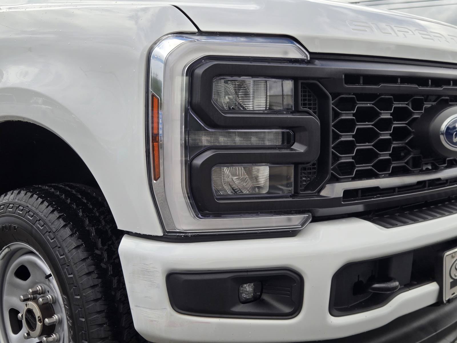 Used 2024 Oxford White Clearcoat Ford XL image 5