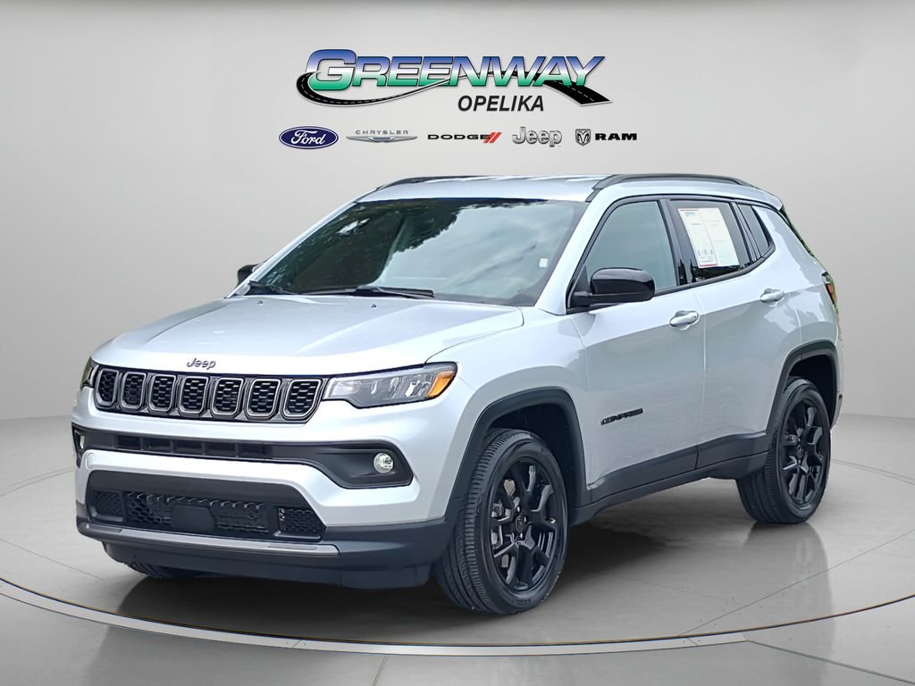Used 2025 Silver Jeep Latitude image 3