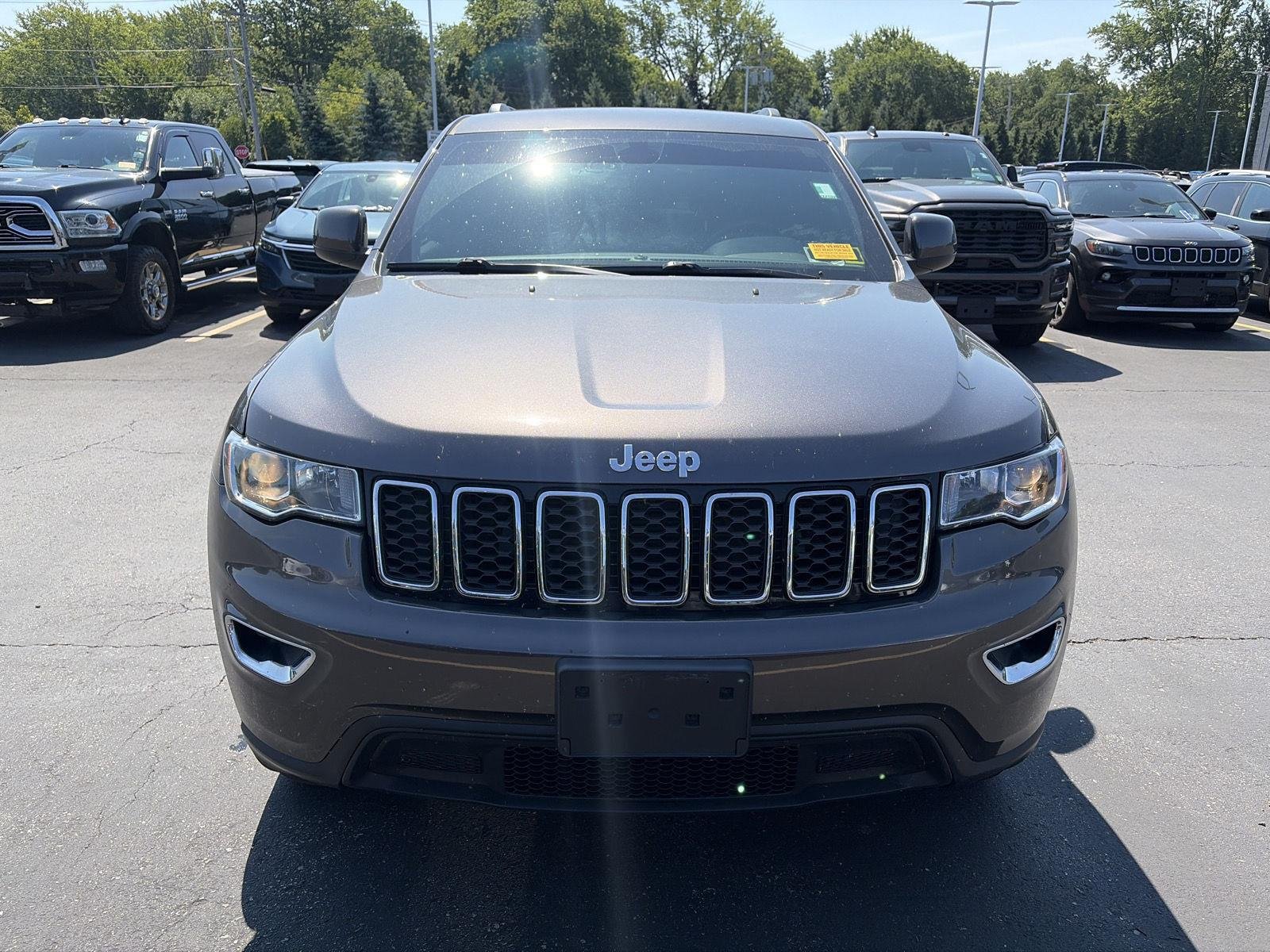 Used 2021 Granite Crystal Metallic Clearcoat Jeep Laredo X image 2