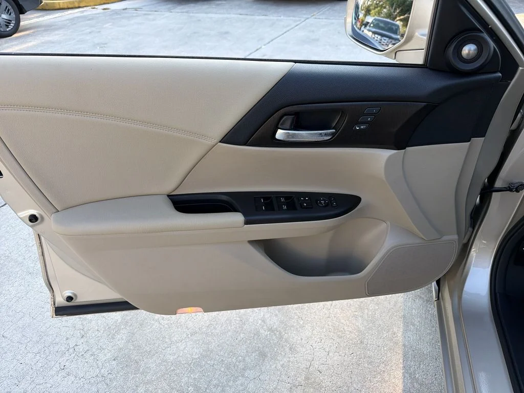 Used 2015 Beige Honda EX-L image 17