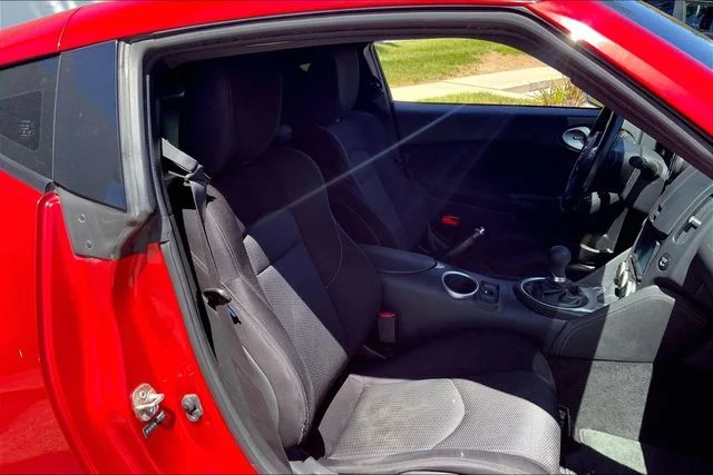 Used 2020 Passion Red Nissan Base image 7