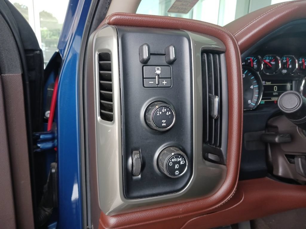 Used 2016 DEEP OCEAN BLUE METALLIC Chevrolet High Country image 38