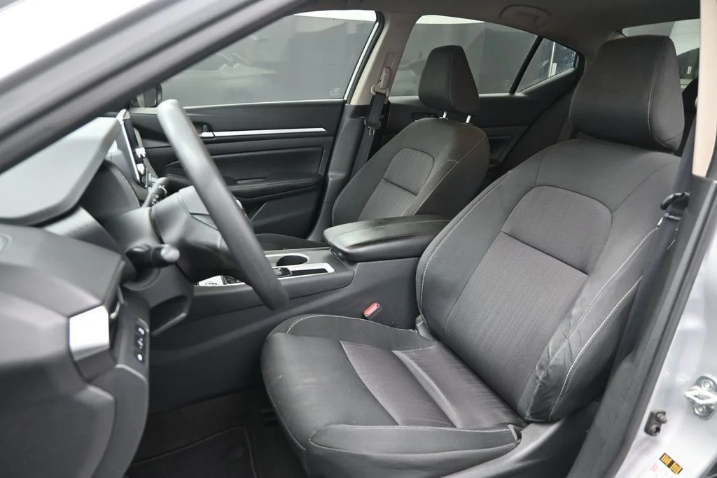 Used 2022 Silver Nissan 2.5 SV image 17