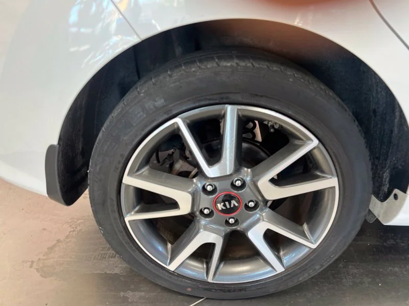 Used 2020 White Kia GT-Line image 9