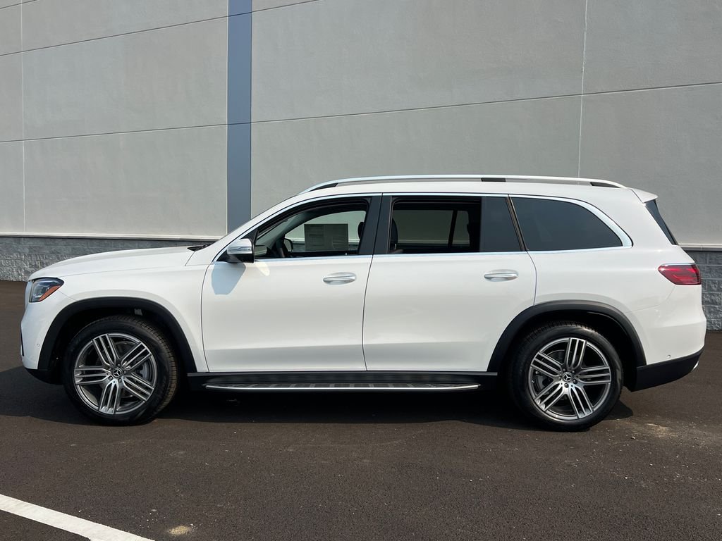 New 2026 MANUFAKTUR Moonlight White Metallic Mercedes-Benz GLS 450 image 4