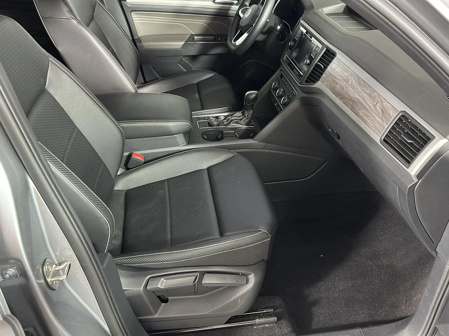 Used 2023 Pyrite Silver Metallic Volkswagen 2.0T SE image 6
