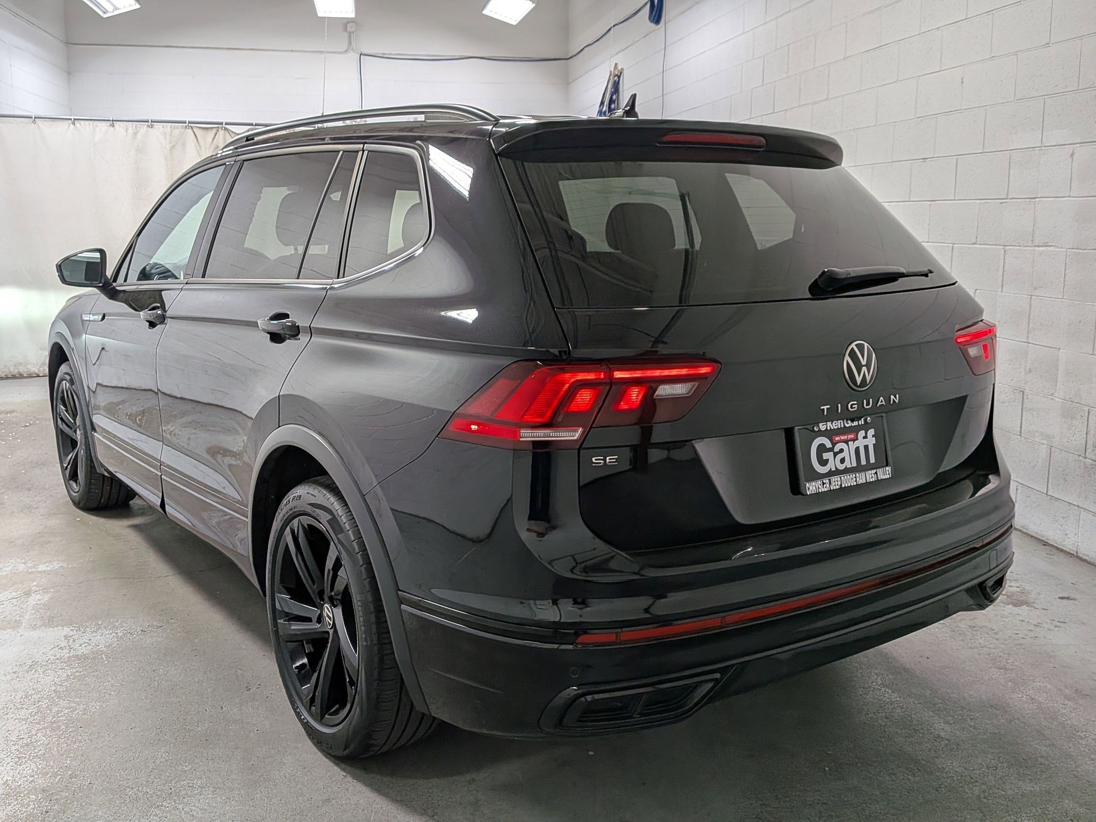 Used 2023 Deep Black Volkswagen SE R-Line Black image 7