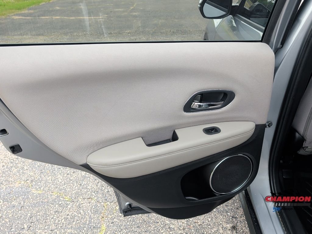 Used 2017  Honda EX image 15
