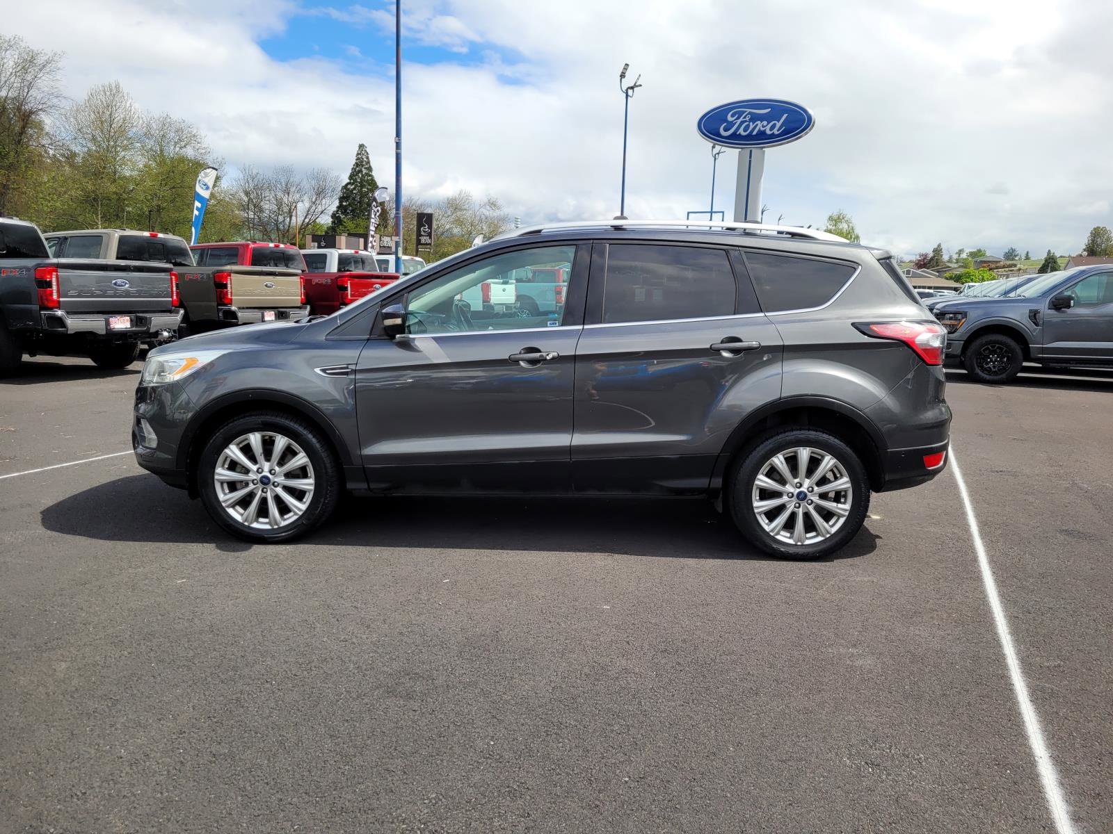 Used 2017  Ford Titanium image 8