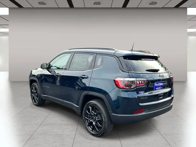 New 2026 Fathom Blue Pearl-Coat Exterior Paint Jeep Latitude Altitude image 6