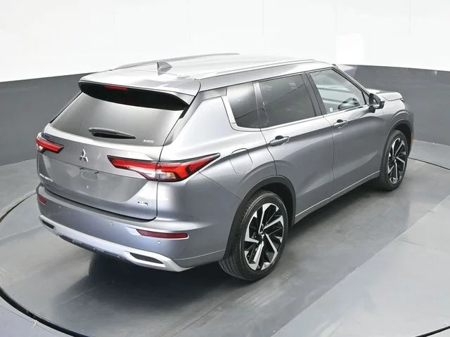 Used 2022  Mitsubishi SEL image 17
