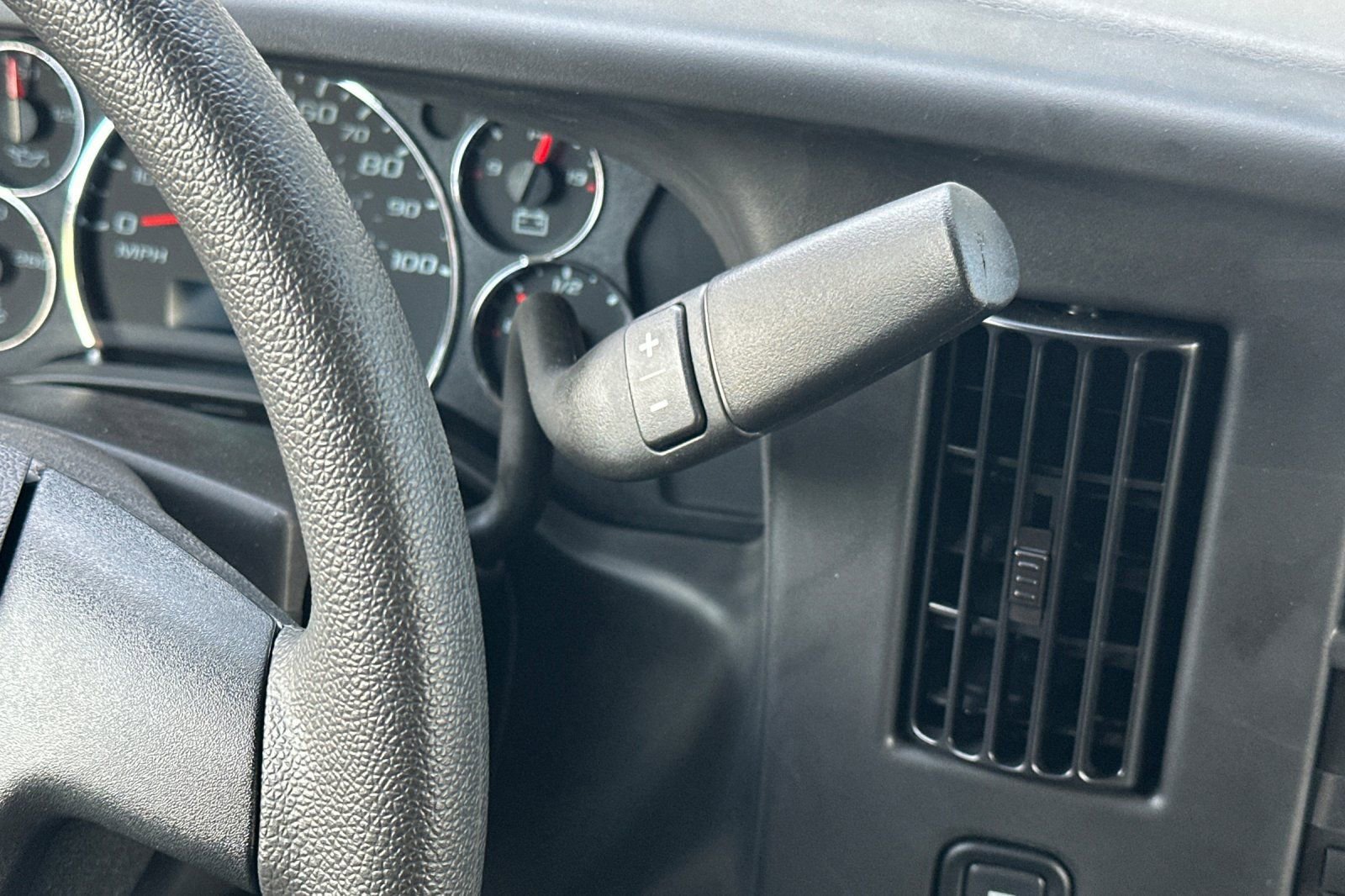 2025 Chevrolet Express Cargo Work Van - Photo 20