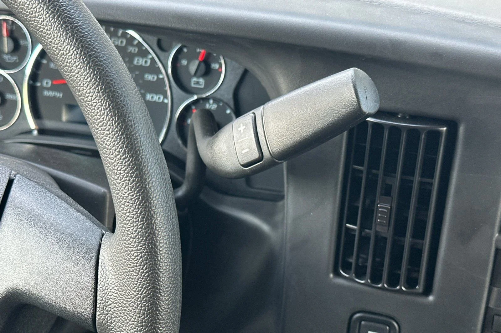2025 Chevrolet Express Cargo Work Van - Photo 20
