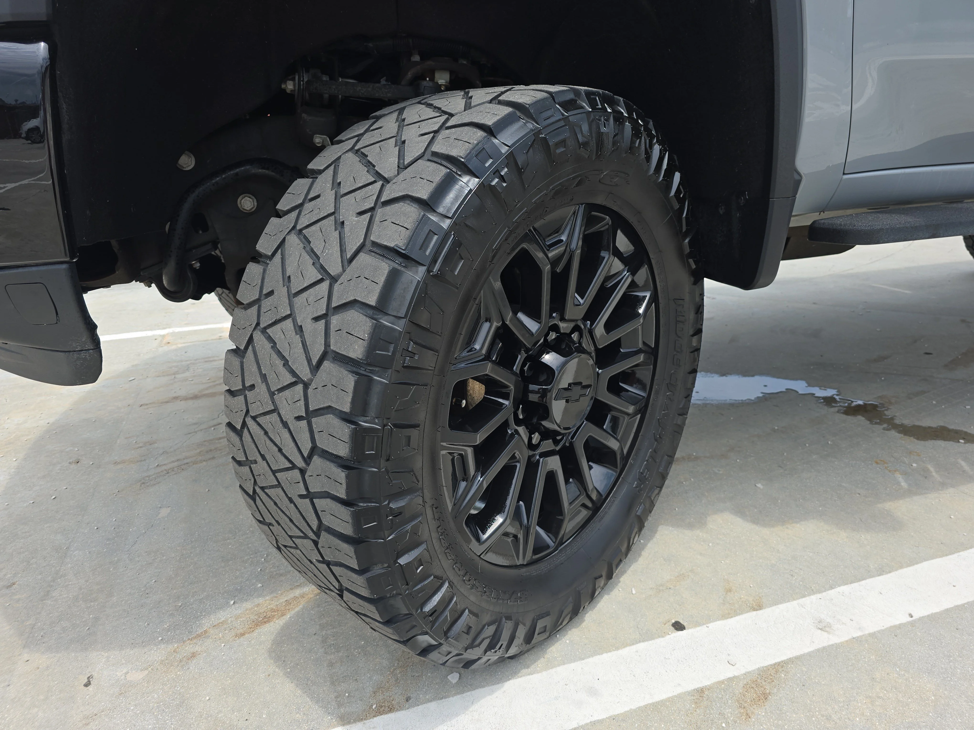 Used 2024 Slate Gray Metallic Chevrolet Custom image 30
