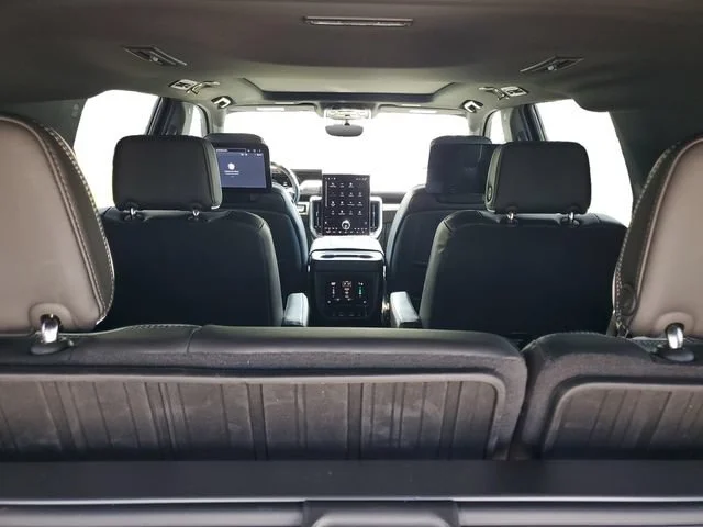 Used 2025 Onyx Black GMC AT4 Ultimate image 32