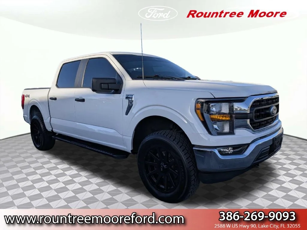 Certified Used 2023 Oxford White Ford XLT image 1