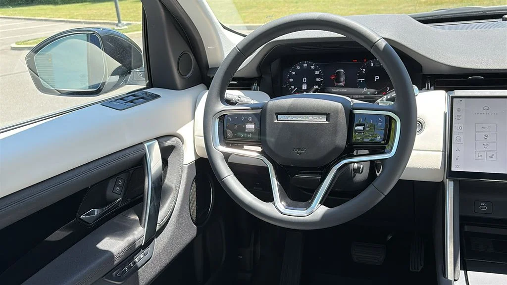 Certified Used 2025  Land Rover S image 22