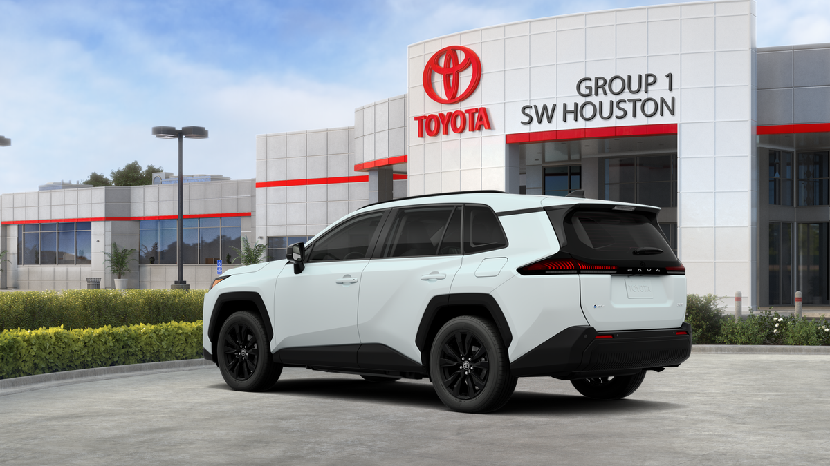 New 2026 Wind Chill Pearl Toyota XLE Premium image 6